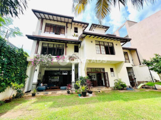 3 Story Luxury Fully Furnished House For Rent in Colombo 03 - EH81