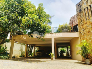 3 Story Luxury House For Sale In Maharagama - HEC21