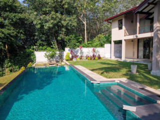 Unique Boutique Villa For Sale in Bandaragama - EC50