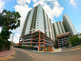 Oval View 2BR Apartment For Sale in Colombo 8 - AEC160